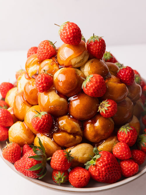 Oishii Berry Croquembouche